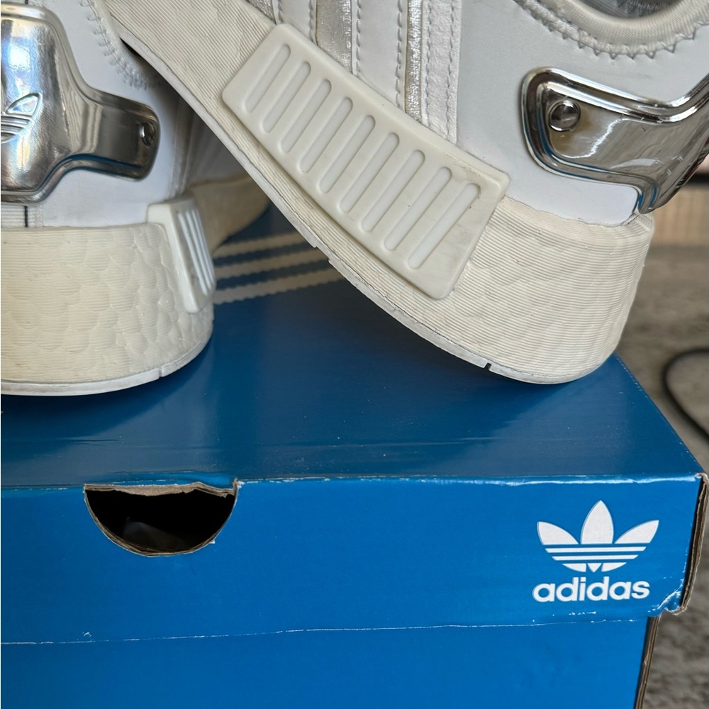 Adidas unique velvet white sneakers